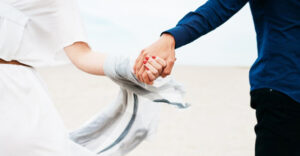 Орыс порносы: Қызы абайсызда ата-анасының бөлмесіне кіріп кетті.