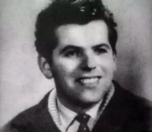 Ормандағы жергілікті тұрғындармен әйелді тіркеусіз ебля фильмдерді қараңыз