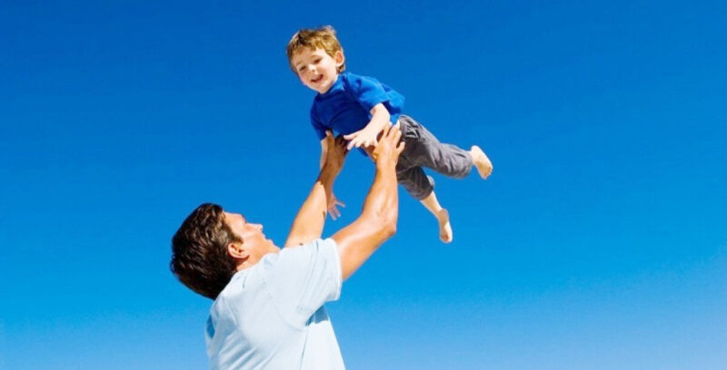 Баласы анасына, әкесі қызына